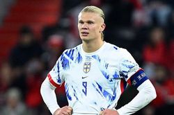 Erling Haaland xin lỗi người hâm mộ vì hành động khó coi