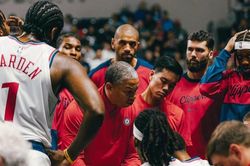Cựu tuyển thủ bóng rổ Việt Nam chinh phục NBA theo cách riêng