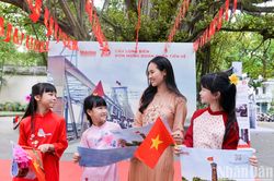 Hàng nghìn người tham quan Triển lãm tương tác Cột cờ Hà Nội