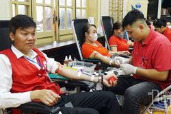 Trên 700 người tham gia hiến máu nhân đạo