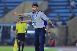 Thời gian không chờ HLV Kim Sang Sik
