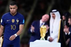 Nhiều ngôi sao lập hat-trick nhưng đội nhà vẫn… thua