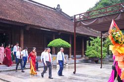 Ban Dân vận Tỉnh ủy dâng hương tưởng niệm Chủ tịch Hồ Chí Minh