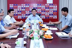 Tin nóng bóng đá Việt hôm nay 16/10: HLV Kim Sang Sik báo cáo về ĐT Việt Nam, V-League xuất hiện điều chưa từng có trong lịch sử