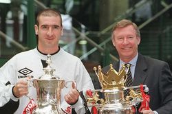 Eric Cantona văng tục, mắng thẳng sếp MU vì quyết định 'phũ phàng' với Sir Alex Ferguson