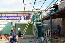 Người dân Con Cuông tự nguyện tháo dỡ ki-ốt, đảm bảo mặt bằng Dự án cầu Thanh Nam