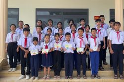 Trao 161 suất học bổng cho trẻ em có hoàn cảnh khó khăn