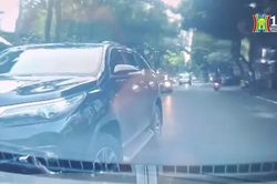 Tài xế lấn làn bỏ xe giữa đường khi bị chặn đầu