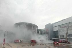 Diễn tập dùng xe thang cứu người mắc kẹt tại trung tâm thương mại