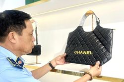 Cửa hàng thời trang ở Đà Nẵng bị phạt vì bán hàng giả nhãn hiệu nổi tiếng