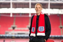 Không có HLV người Anh nào đẳng cấp như Tuchel