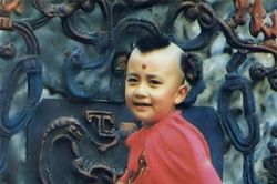 Hồng Hài Nhi có ngoại hình như đứa trẻ nhưng tuổi thật lại khiến ai cũng không khỏi choáng váng