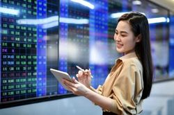 Tự doanh đẩy mạnh mua ròng, gom toàn ngân hàng