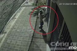 Clip kẻ trộm cắt khóa cổng dãy nhà trọ, lựa chọn chiếc xe máy ưng ý lấy đi