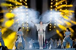 Hồ Ngọc Hà nói gì khi bị chê mặc thiếu tinh tế tại concert 'Anh trai vượt ngàn chông gai'?