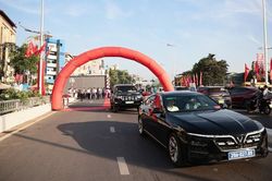 Góc nhìn 365: 'Nhớ những con đê thành lối xe'