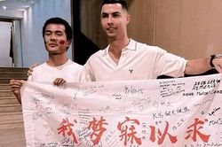 CĐV Trung Quốc đạp xe 13.000 km trong 6 tháng để tới Tây Á gặp Ronaldo, nhận cái kết bất ngờ
