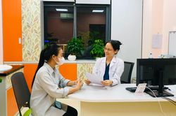 Người dân hài lòng khi khám chữa bệnh ngoài giờ tại Bệnh viện Bạch Mai