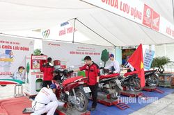Honda Linh Lực thay dầu xe miễn phí cho hơn 300 khách hàng