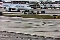Camera an ninh ghi lại khoảnh khắc máy bay hút một container vào động cơ, xé tan tành