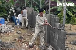 Tháo dỡ công trình trái phép ở phường Thanh Khê Tây