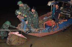 Di dời an toàn quả bom nặng 1.362kg phát hiện tại quận Long Biên, Hà Nội
