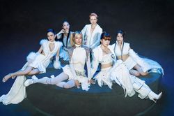 30 'Chị Đẹp' tỏa sáng trong MV 'Ngôi sao giữa thiên hà'