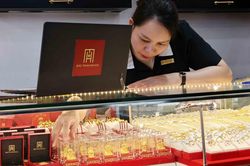 Vàng lên ngôi khi cuộc bầu cử Mỹ khuấy động thị trường