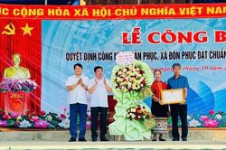 Bản Phục (Con Cuông) đón nhận danh hiệu đạt chuẩn nông thôn mới