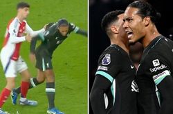 Fan Arsenal tức giận khi Van Dijk thoát thẻ đỏ sau hành vi bạo lực không thể tha thứ