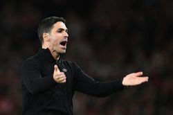 Arteta được nhận xét ngày càng giống Mourinho thay vì Guardiola