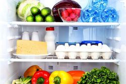 Cách dự trữ thực phẩm khi mưa bão