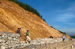Khẩn trương khắc phục sạt lở núi khi thi công Quốc lộ 7C