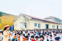 Bát Xát: Trên 1.200 học sinh, phụ huynh được tuyên tuyền về xây dựng văn hóa giao thông an toàn