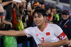 U17 Việt Nam là 'ngọn lửa ấm' trong 'mùa đông lạnh' của bóng đá Việt Nam