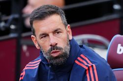 Tin nóng thể thao tối 29/10: Neville mách nước Van Nistelrooy cách dẫn dắt MU, Indonesia hạ chỉ tiêu ở vòng loại World Cup