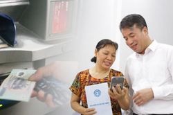 Việc trả lương hưu và trợ cấp bảo hiểm qua tài khoản trên địa bàn tỉnh Nghệ An