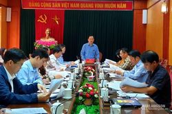 Thẩm tra dự thảo các tờ trình, nghị quyết về chính sách đất đai và bổ sung chi ngân sách nhà nước trình tại kỳ họp chuyên đề HĐND tỉnh