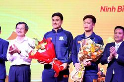 Tin nóng bóng đá Việt hôm nay 30/10: Cựu tuyển thủ quốc gia nói thẳng về Hoàng Đức và Văn Lâm, AFC chúc mừng đội Việt Nam