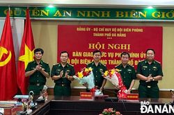 Bàn giao chức vụ Phó chính ủy Bộ đội Biên phòng thành phố Đà Nẵng