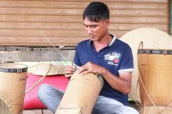 Thanh niên góp sức giữ gìn nghề đan lát truyền thống