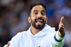 Ruben Amorim: Bác sĩ hay bệnh nhân ở Old Trafford?