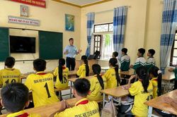 Thầy giáo trẻ xứ Nghệ được vinh danh trong chương trình 'Chia sẻ cùng thầy cô'