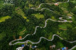 Cung đường 'ngựa chùn bước, người nhức chân' ở Hà Giang, đẹp như Thụy Sĩ thu nhỏ