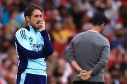Nicolas Jover: Chuyên gia tình huống cố định của Arsenal là ai?