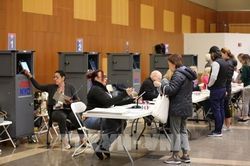 Bầu cử Mỹ 2024: Các cử tri bỏ phiếu sớm mang lại hy vọng cho cả 2 ứng cử viên