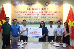 Bàn giao 228 nhà 'Đại đoàn kết' cho hộ nghèo, cận nghèo