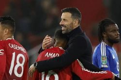 MU vs Chelsea: Hãy vui vẻ cùng 'Van Gol'