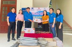 Đoàn thanh niên Báo Thanh Hóa thực hiện chương trình thiện nguyện tại huyện Cẩm Thủy