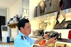 Đà Nẵng: Phát hiện 2 cửa hàng giả mạo nhãn hiệu Hermes, Chanel, Gucci, Adidas